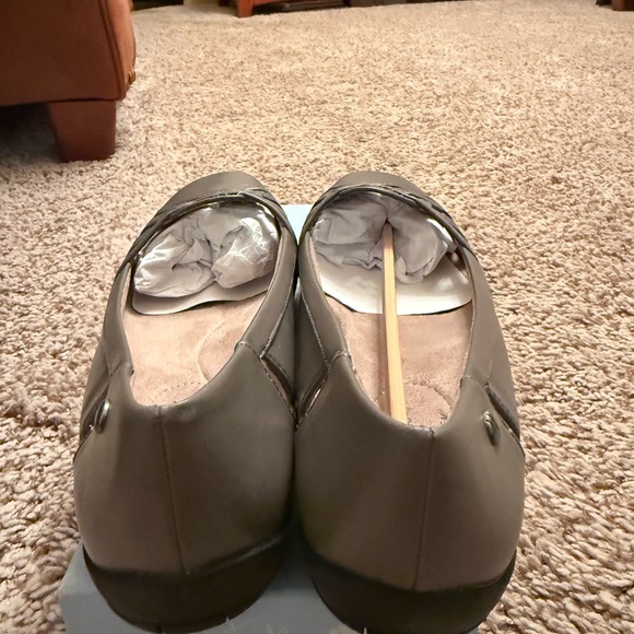 NEW Life Stride Women's Gray Flats - Picture 5 of 9
